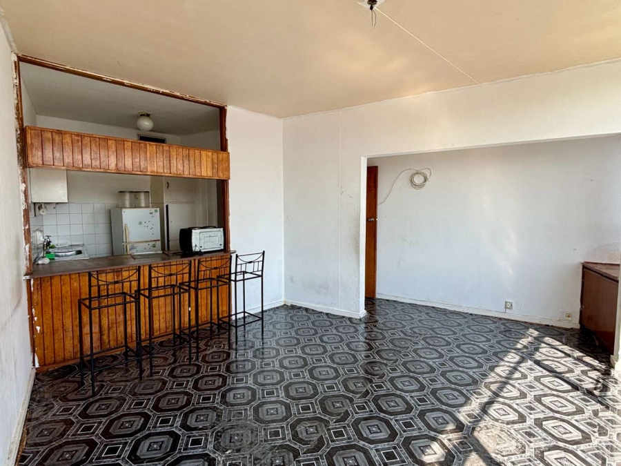 2 Bedroom Property for Sale in Vredehoek Western Cape
